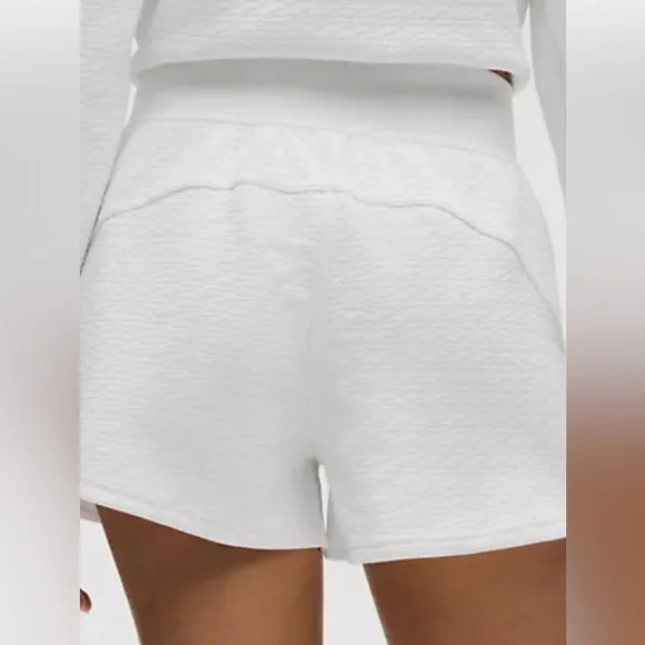 Lululemon Textured Classic-fit High-Rise shorts - Picture 3 of 6